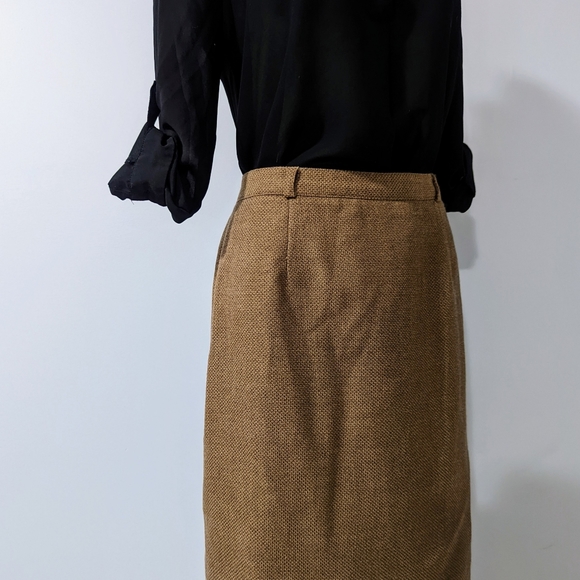 Vintage | Women's Wool Skirt | - Picture 7 of 9